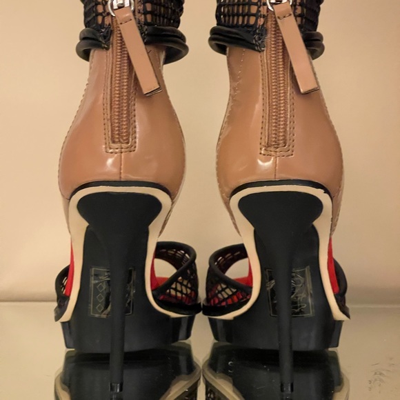 NWOB GX by GWEN STEFANI, RARE open toe zip up heels - Picture 3 of 4